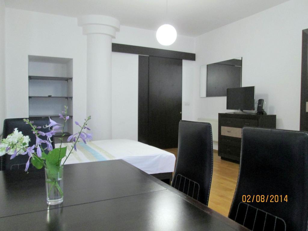 Apartment In The Centre Of 리비프 객실 사진