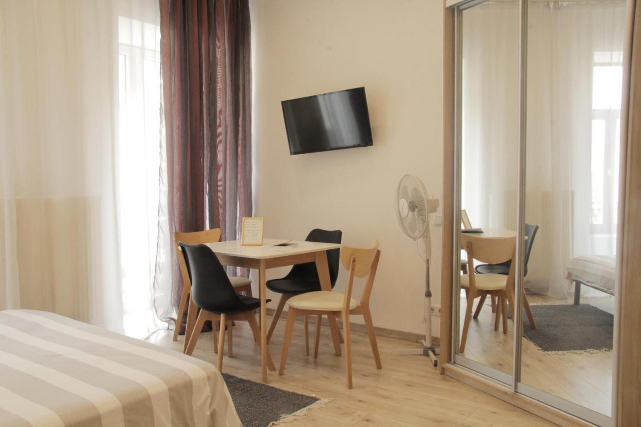 Apartment In The Centre Of 리비프 외부 사진